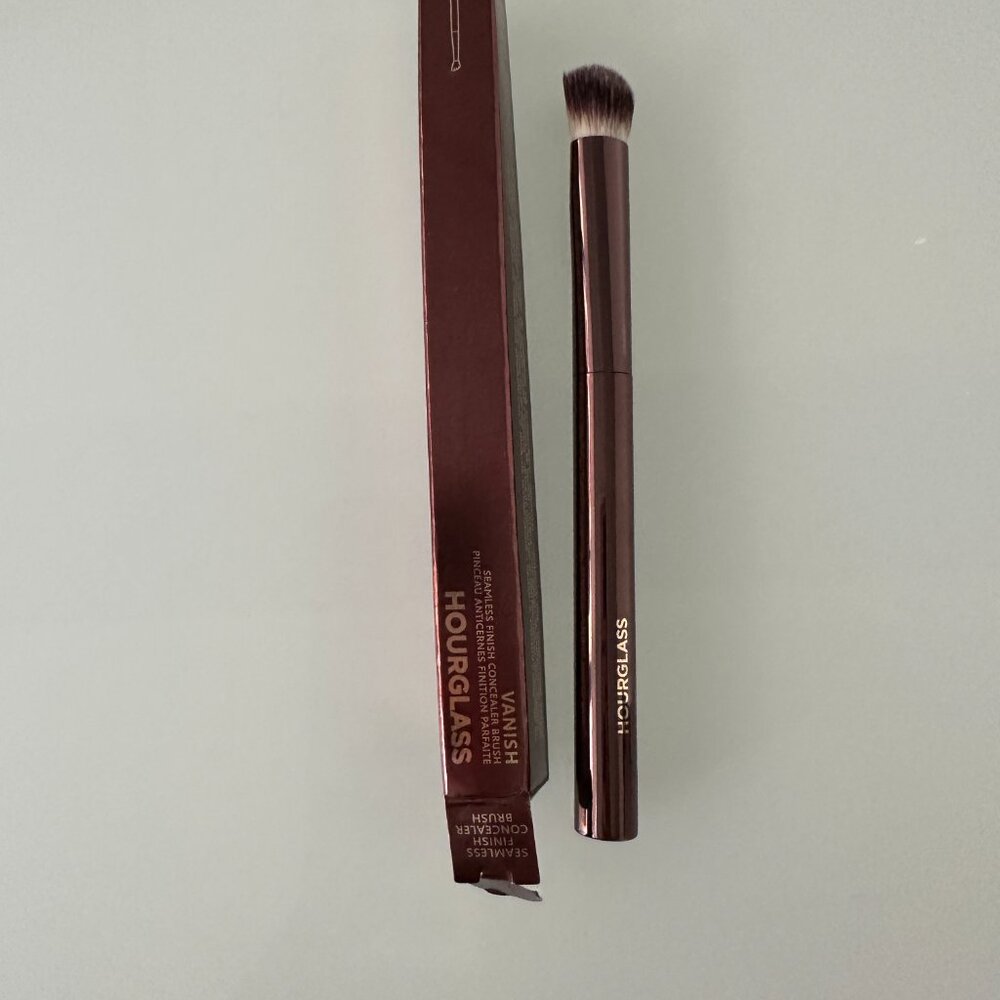 HOURGLASS Vanish Seamless Finish Concealer Brush NWT - Picture 9 of 9